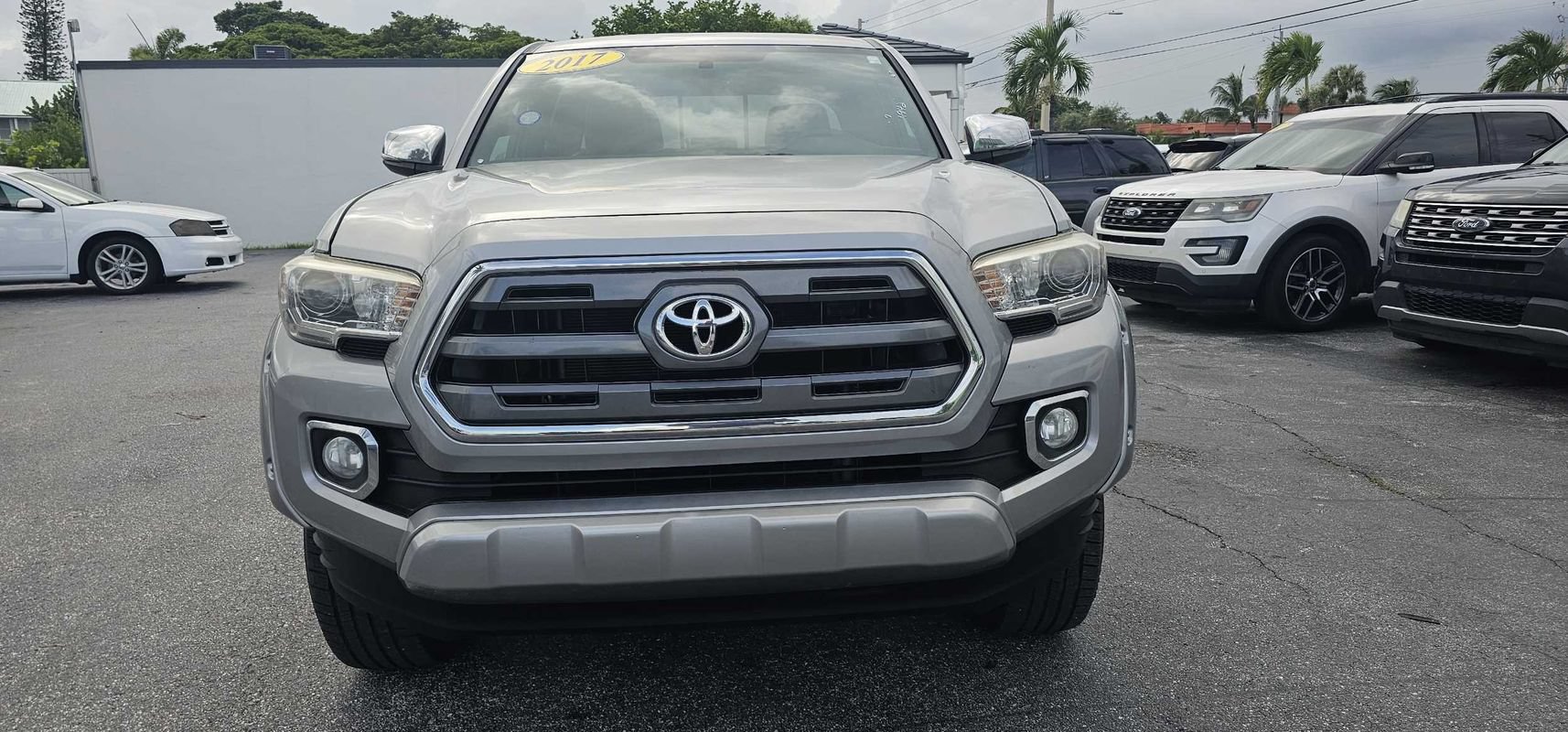 Used 2017 Toyota Tacoma Limited w/ Tow Package RWD image 8