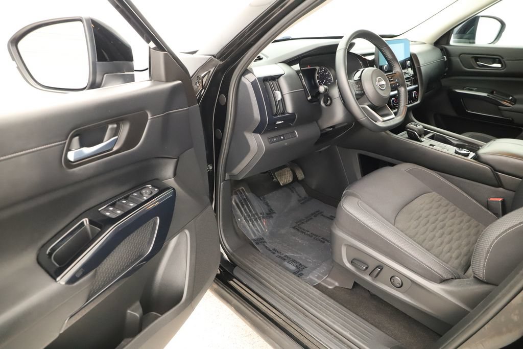 Used 2022 Nissan Pathfinder SV AWD/4WD image 14