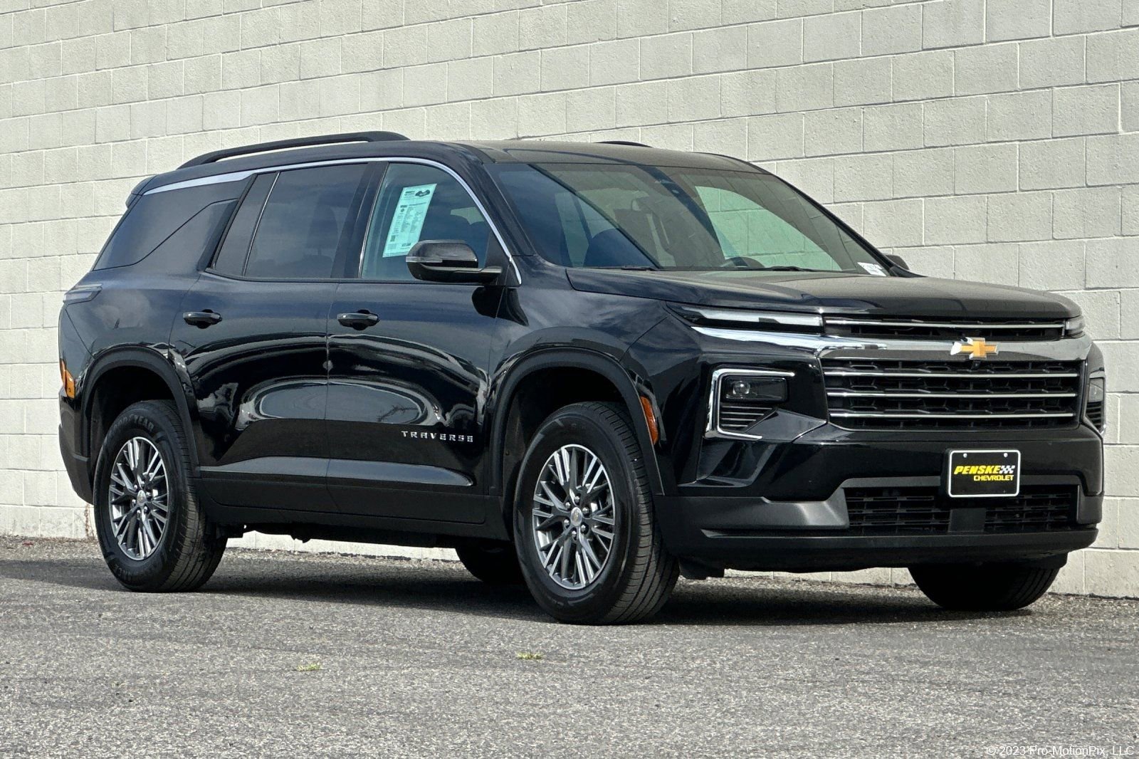 Used 2024 Chevrolet Traverse LT