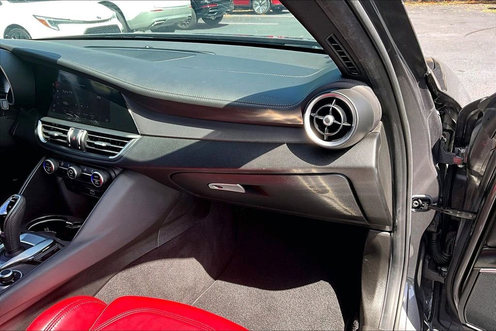 Used 2022 Alfa Romeo Giulia Veloce image 26