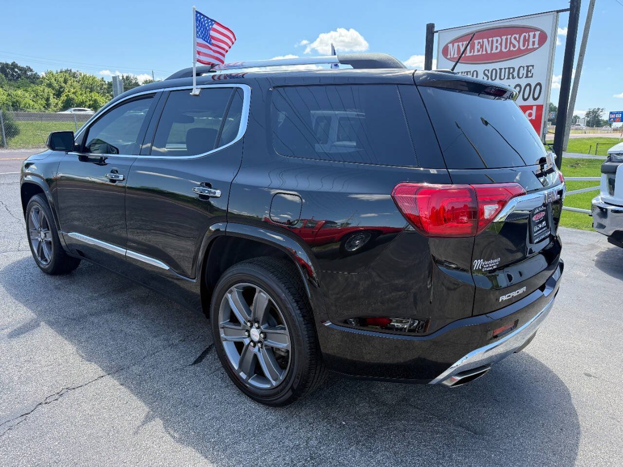 Used 2019 GMC Acadia Denali w/ Technology Package FWD image 6