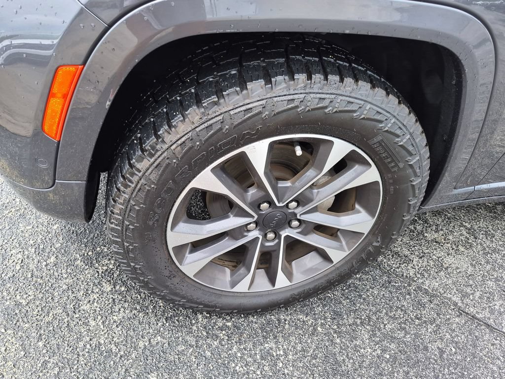 Used 2024 Jeep Grand Cherokee Overland w/ Luxury Tech Group IV AWD/4WD image 7