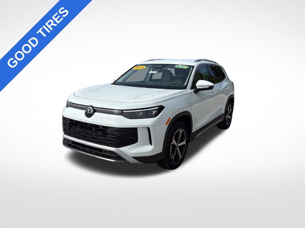 Used 2025 Volkswagen Tiguan SE AWD/4WD image 7