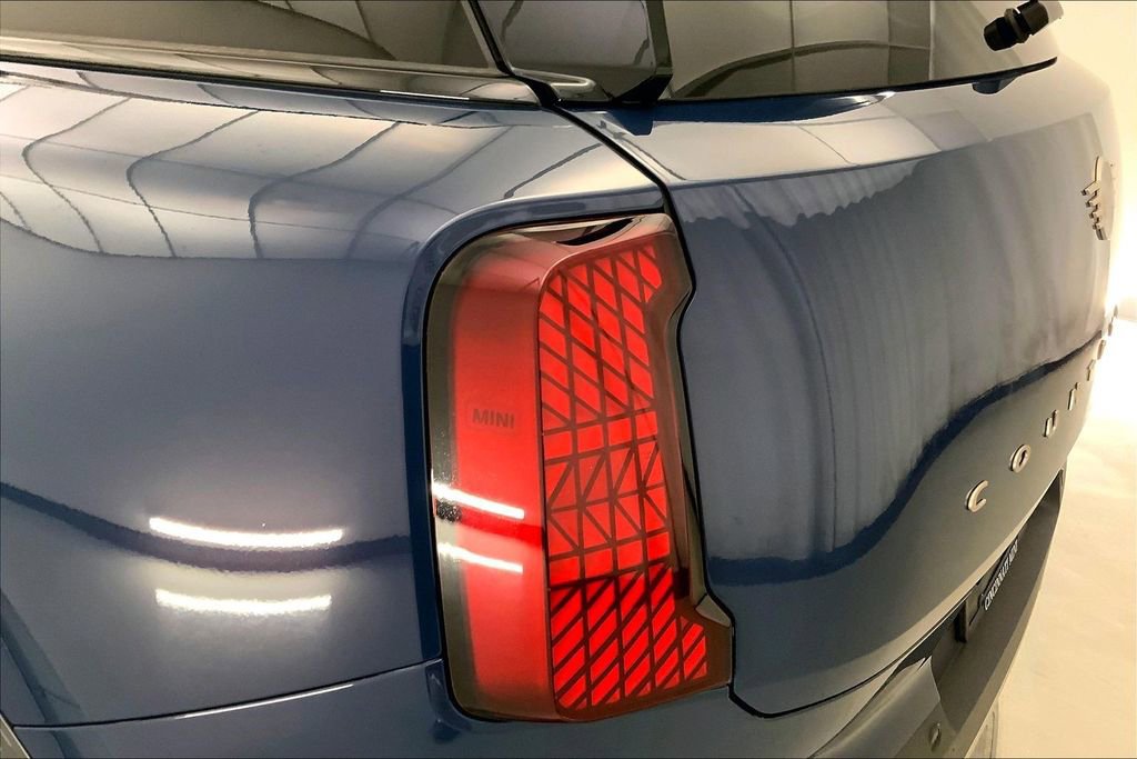 Certified 2025 MINI Cooper Countryman SE w/ Comfort Package Max image 28