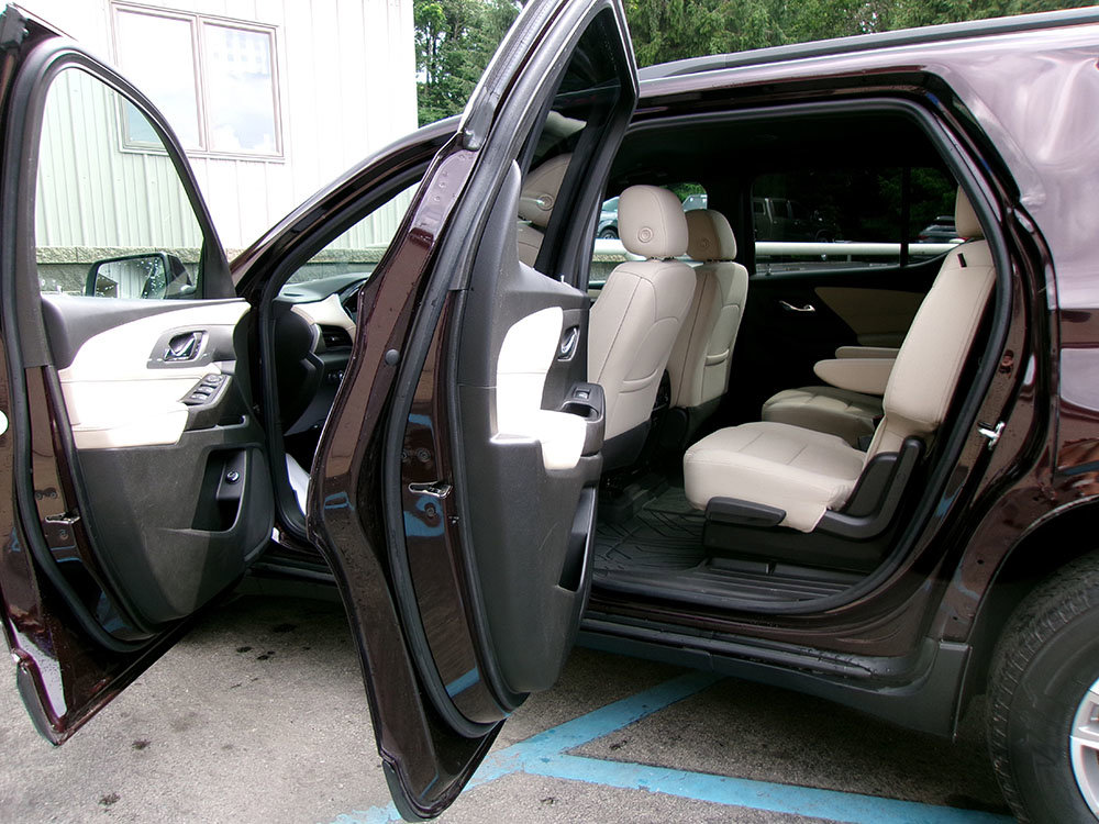 Used 2022 Chevrolet Traverse LT w/ LPO, Floor Liner Package image 14