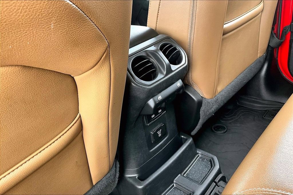 Used 2023 Jeep Wrangler Unlimited Sahara image 24
