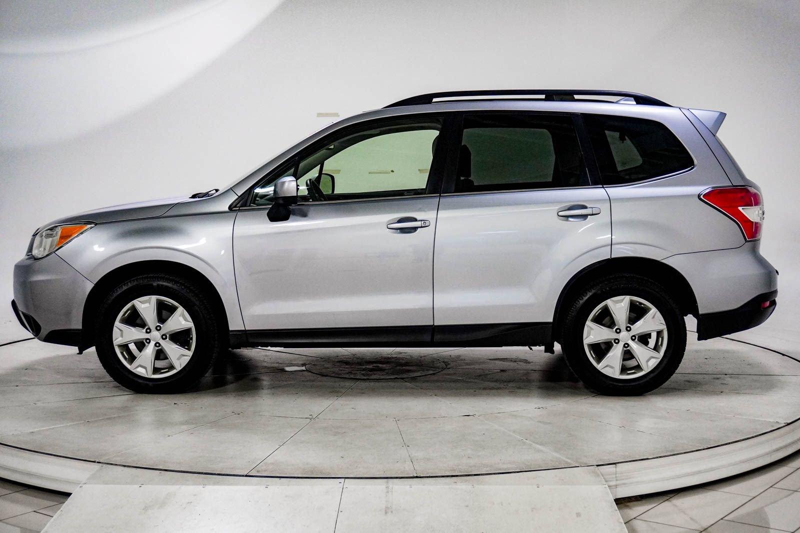 Used 2016 Subaru Forester 2.5i Limited w/ Popular Package #2 AWD/4WD image 5