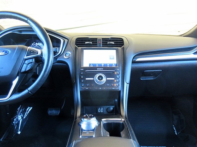 Used 2020 Ford Fusion Titanium FWD image 21