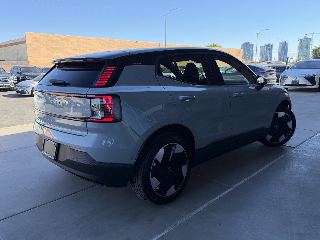 Used 2025 Volvo EX30 Ultra image 4