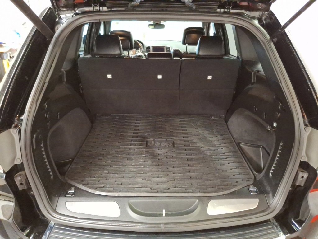 Used 2018 Jeep Grand Cherokee Limited w/ Trailer Tow Group IV image 11