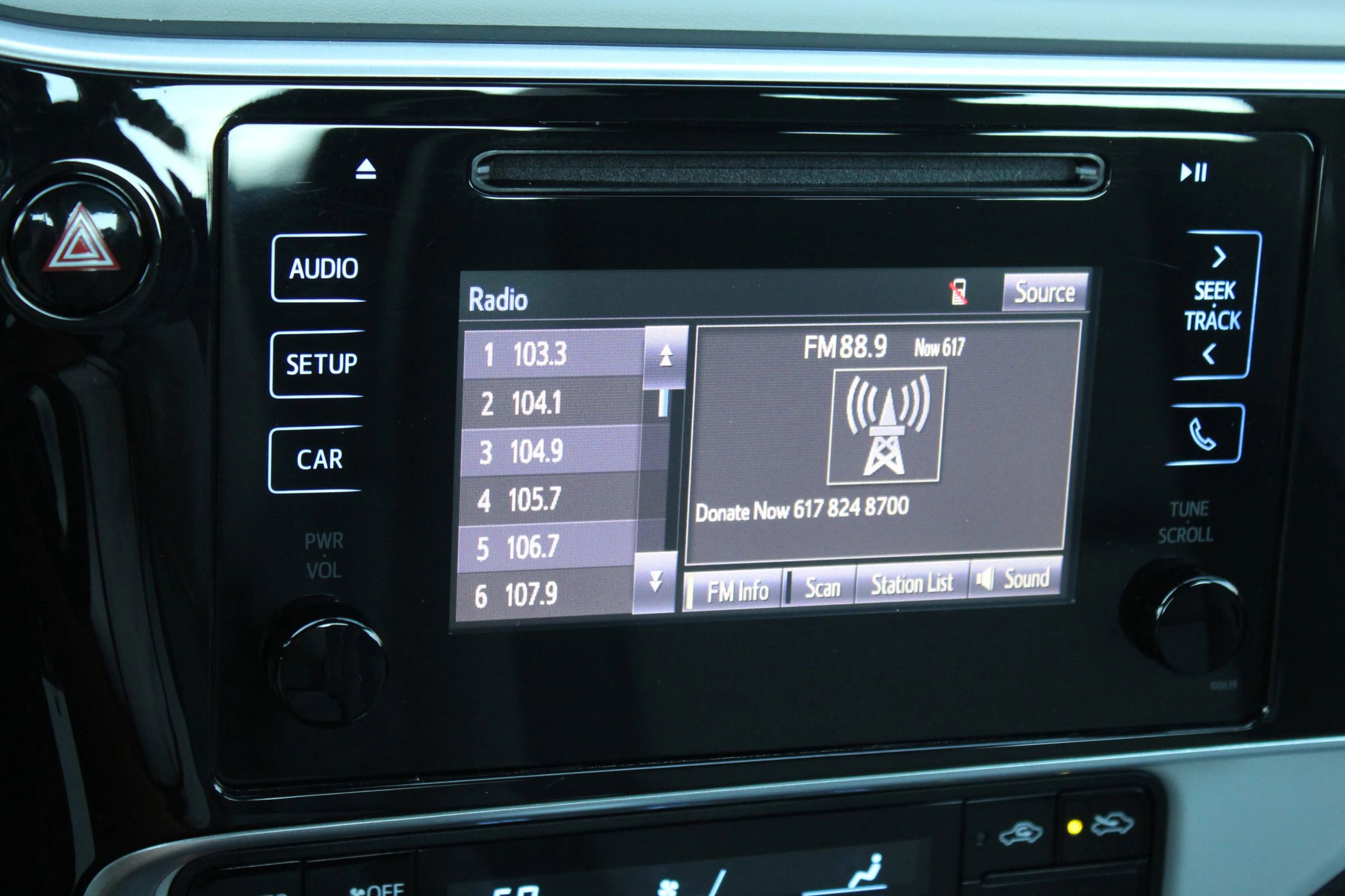 Used 2018 Toyota Corolla LE FWD image 33