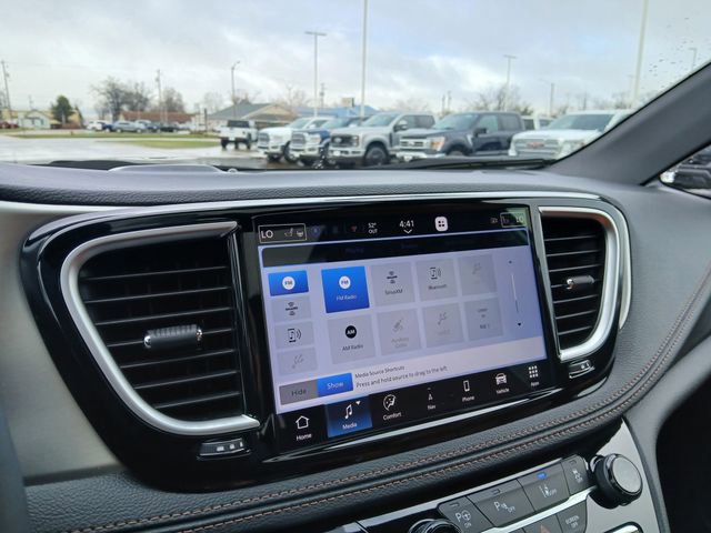 Used 2025 Chrysler Pacifica Pinnacle image 21