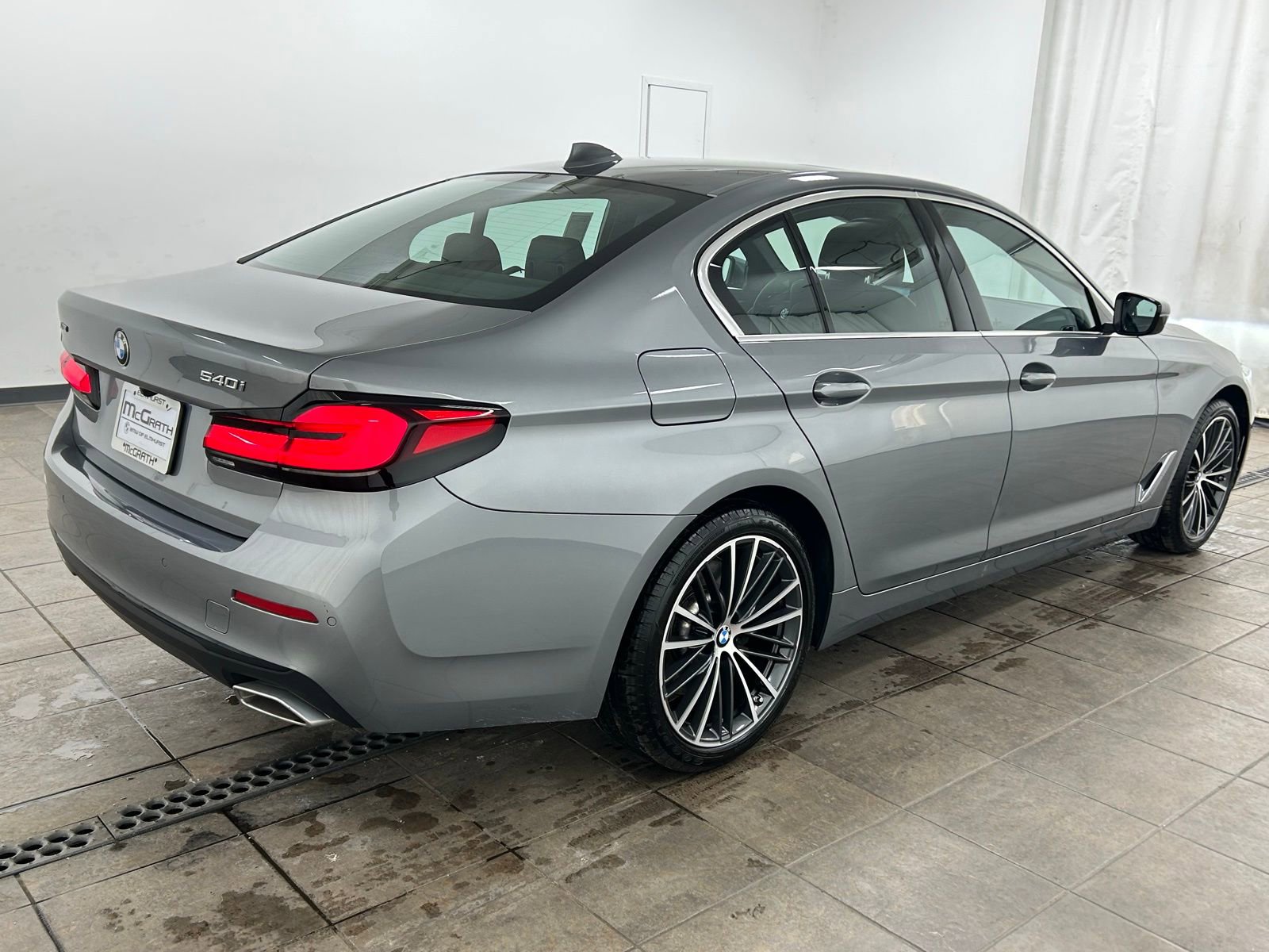 Used 2023 BMW 540i xDrive w/ Premium Package image 5