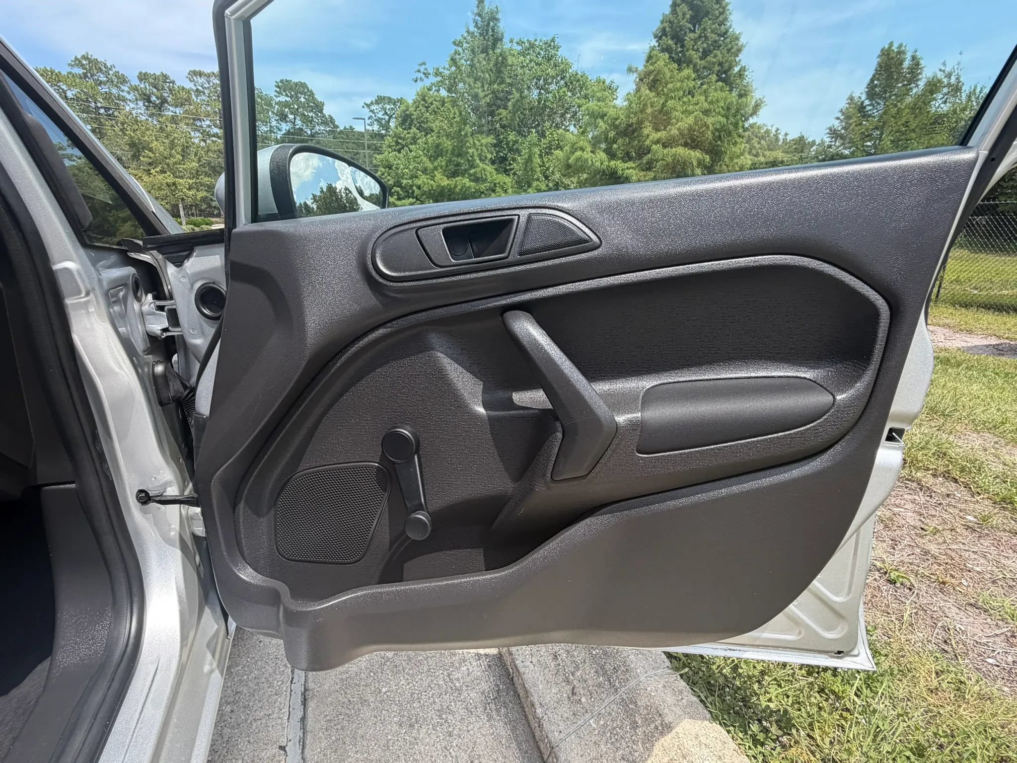 Used 2017 Ford Fiesta S FWD image 29