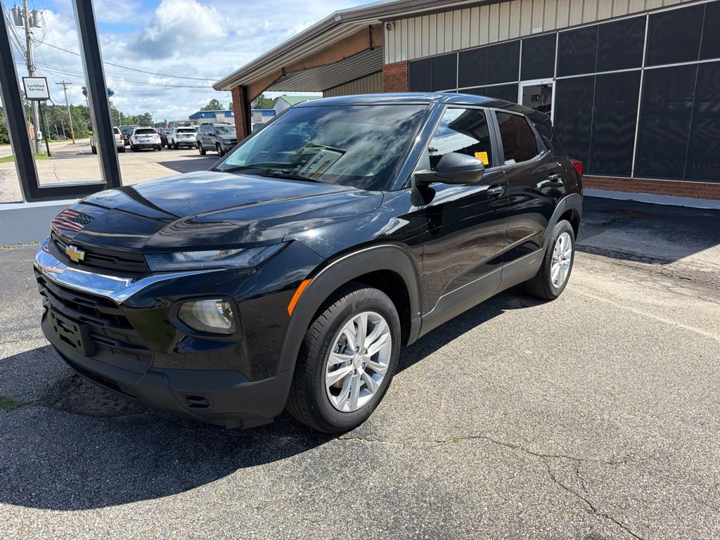 Used 2022 Chevrolet TrailBlazer LS FWD image 2