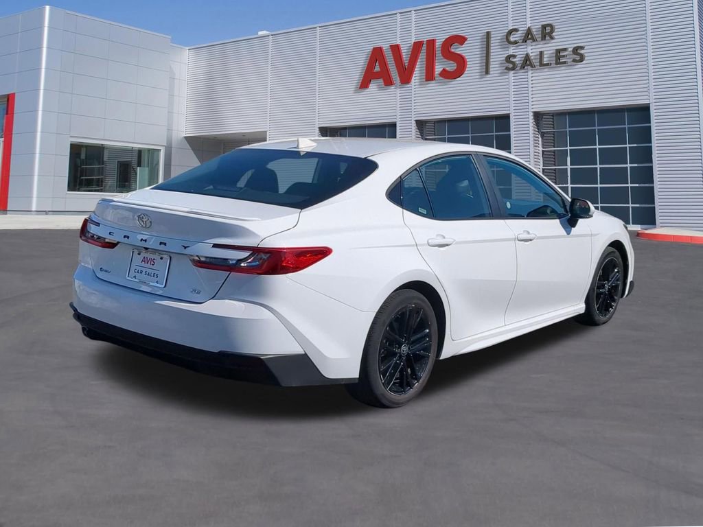 Used 2025 Toyota Camry SE image 6