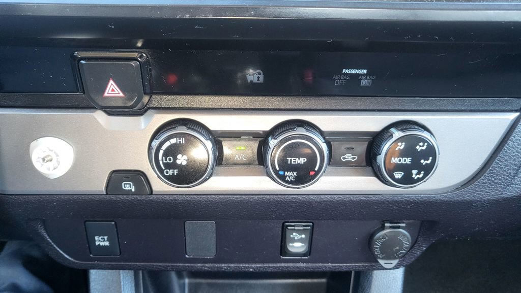 Used 2017 Toyota Tacoma SR image 32