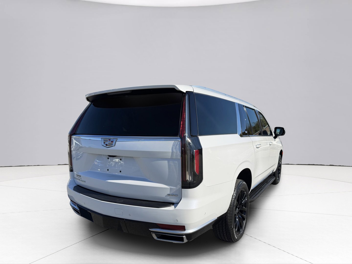 Used 2021 Cadillac Escalade ESV Premium Luxury w/ LPO, Illumination Package image 5