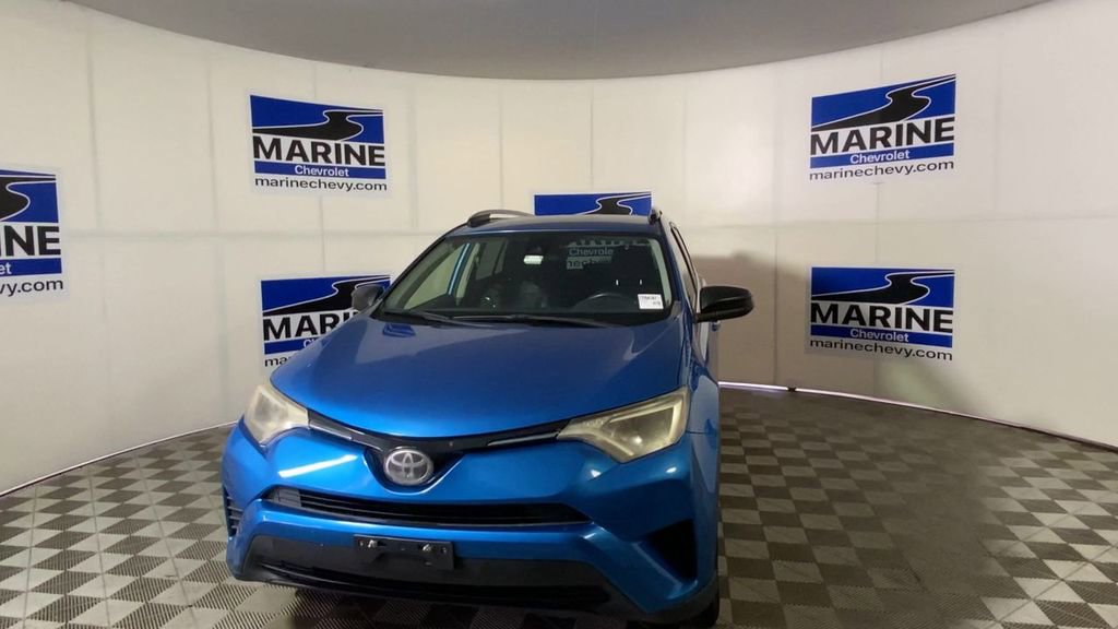 Used 2017 Toyota RAV4 LE FWD image 5