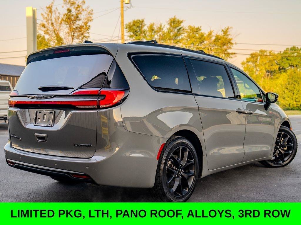 Used 2025 Chrysler Pacifica Limited FWD image 8