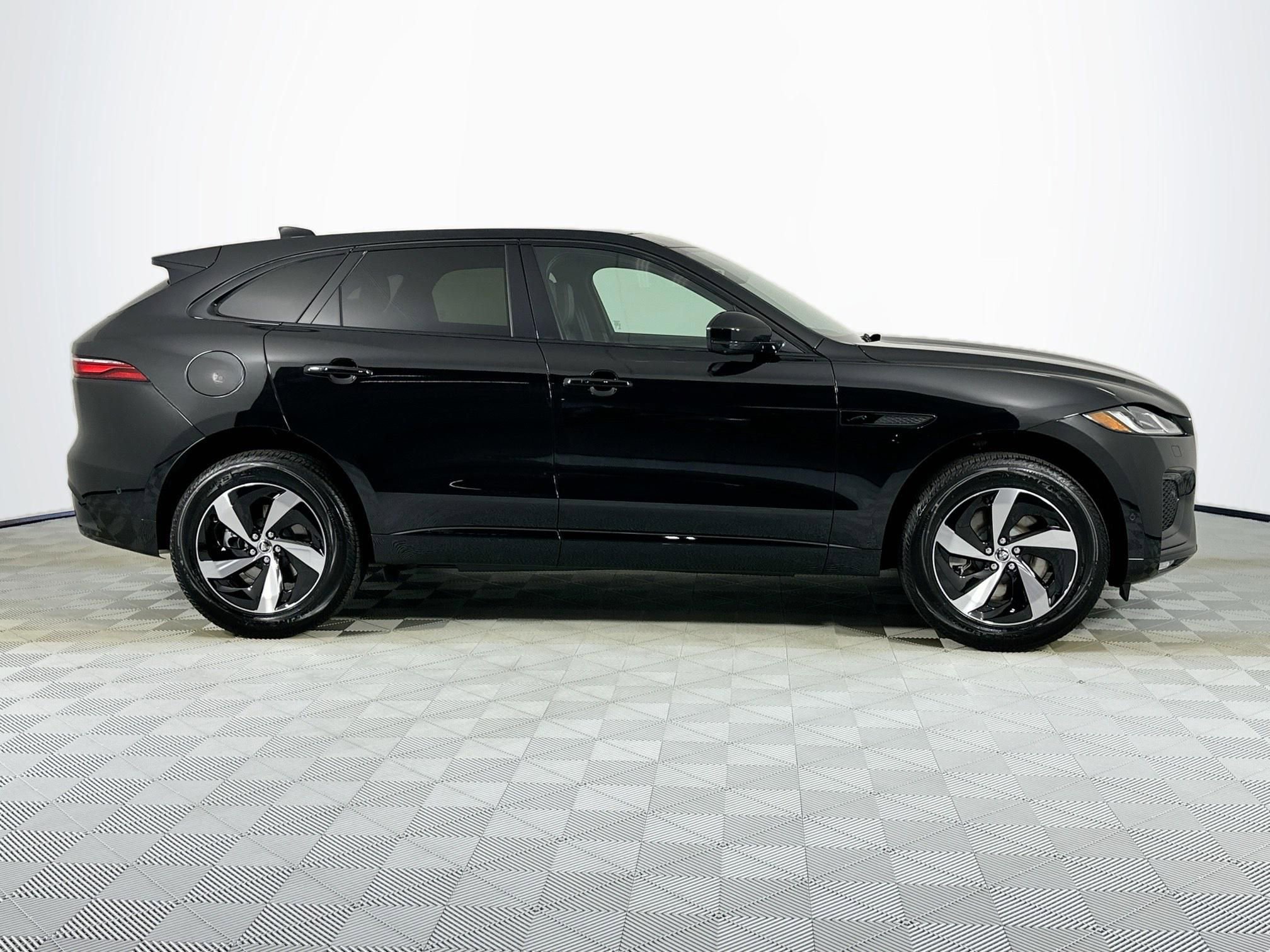 Certified 2026 Jaguar F-PACE R-Dynamic S AWD/4WD image 4