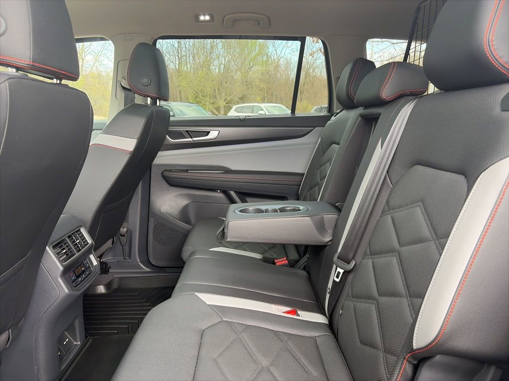 Used 2025 Volkswagen Atlas Peak Edition SE AWD/4WD image 25