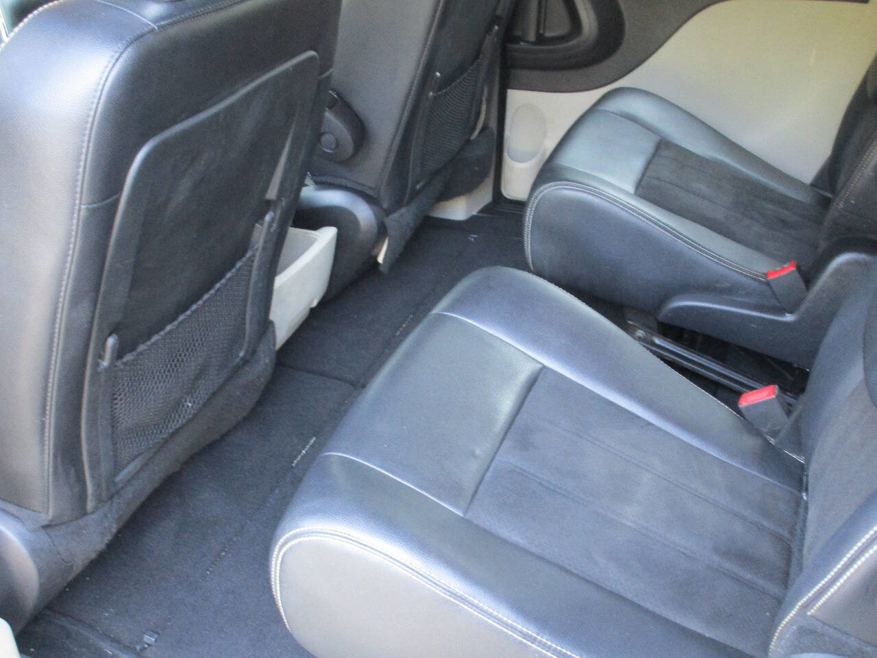 Used 2019 Dodge Grand Caravan SXT image 10