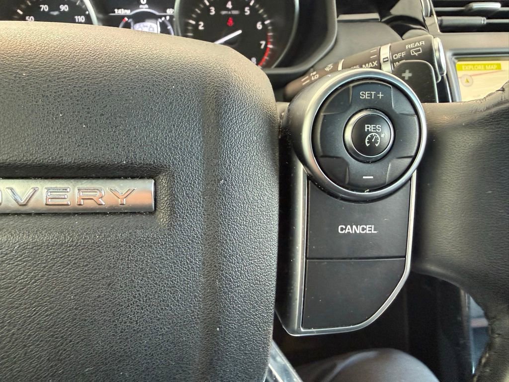 Used 2018 Land Rover Discovery SE image 30