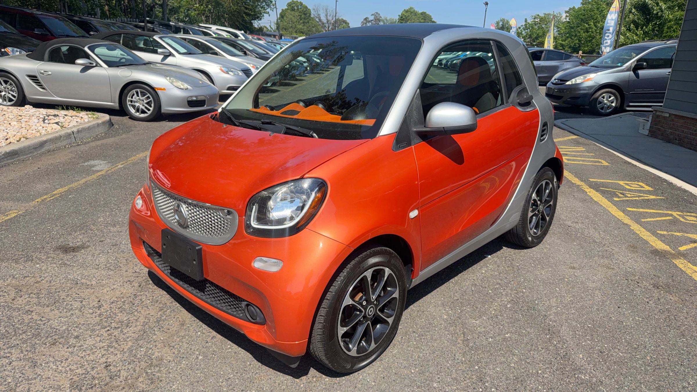 Used 2016 smart fortwo passion RWD image 2