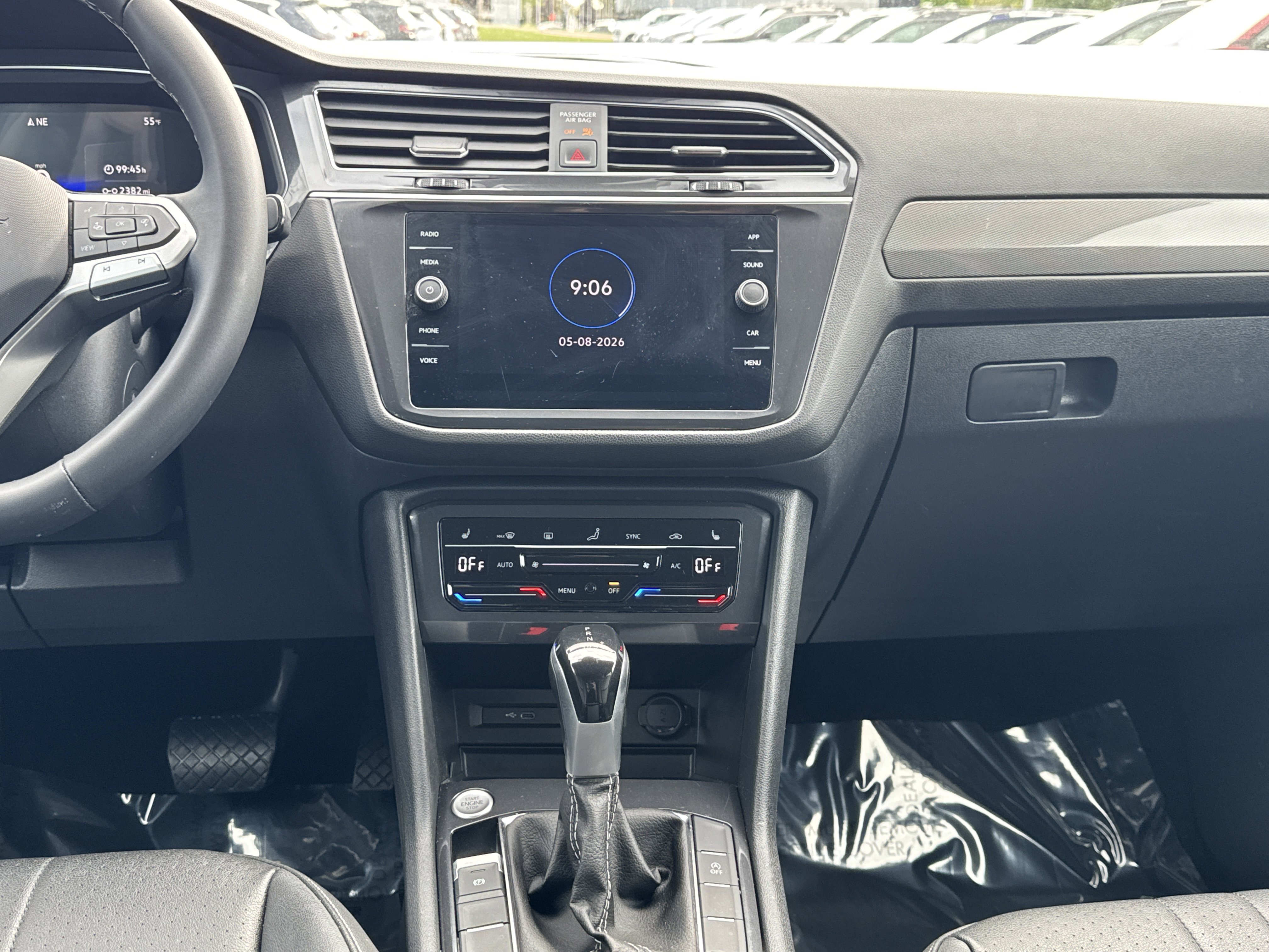 Used 2023 Volkswagen Tiguan SE FWD image 6