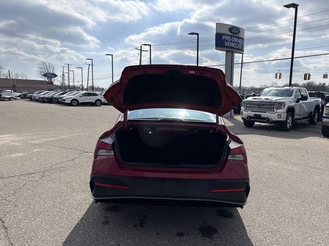 Used 2024 Hyundai Elantra SEL image 16