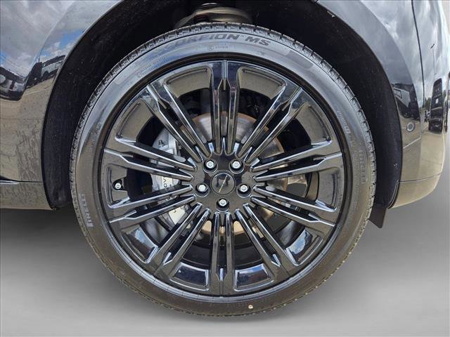New 2026 Land Rover Range Rover Long Wheelbase SE image 10