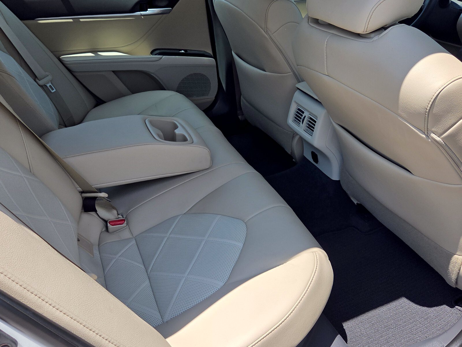 Used 2018 Toyota Camry XLE w/ Audio Package FWD image 10