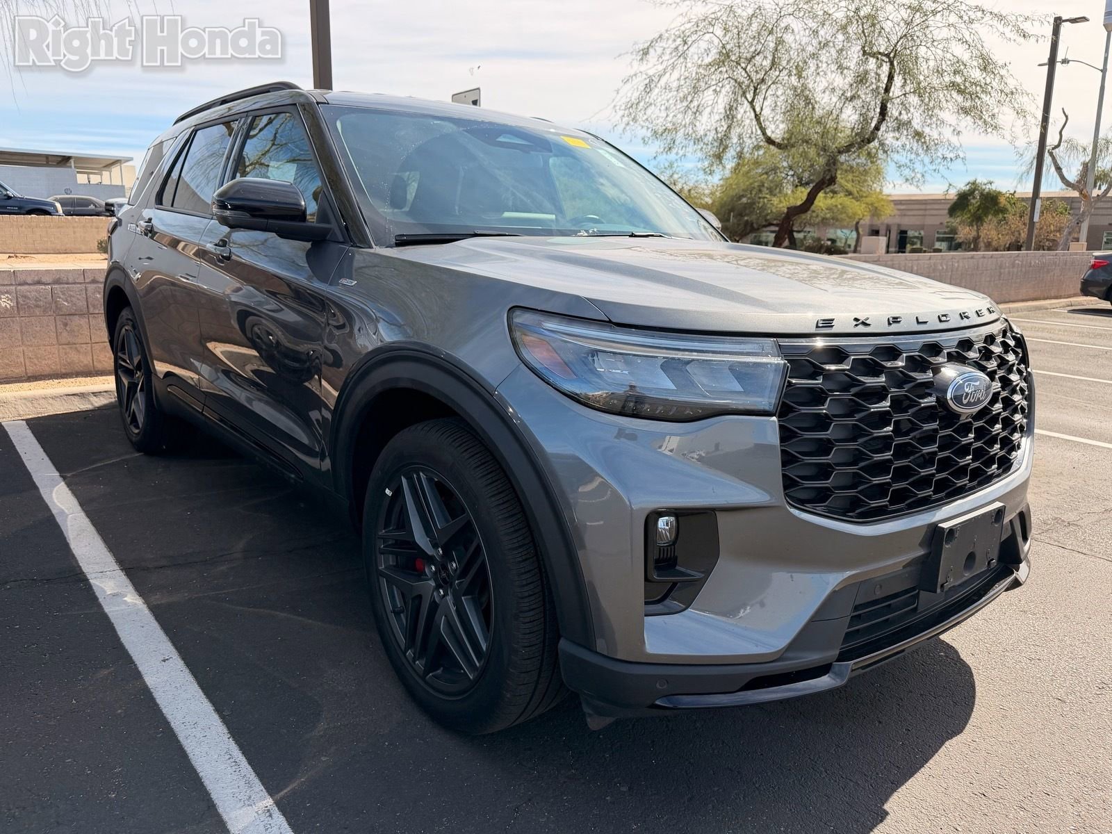 Used 2025 Ford Explorer ST-Line w/ Premium Package image 5