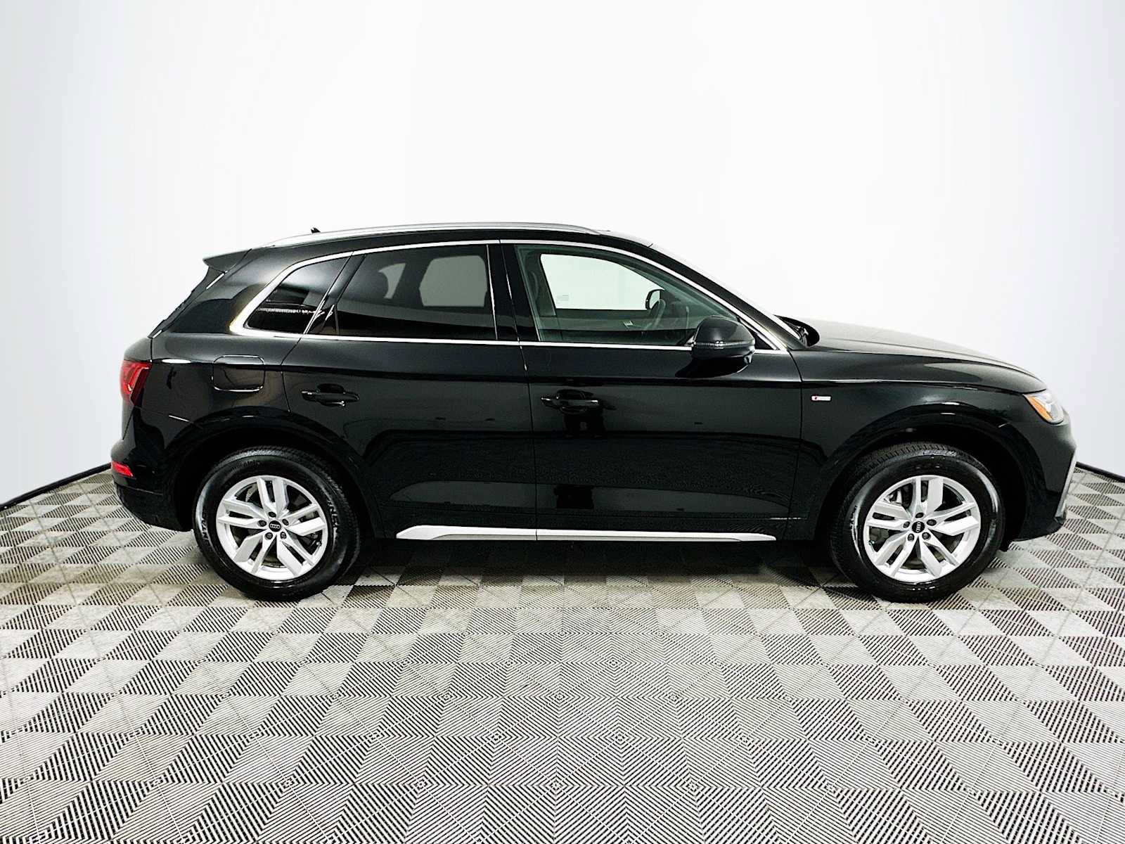 Certified 2023 Audi Q5 2.0T Premium w/ Convenience Package AWD/4WD image 8
