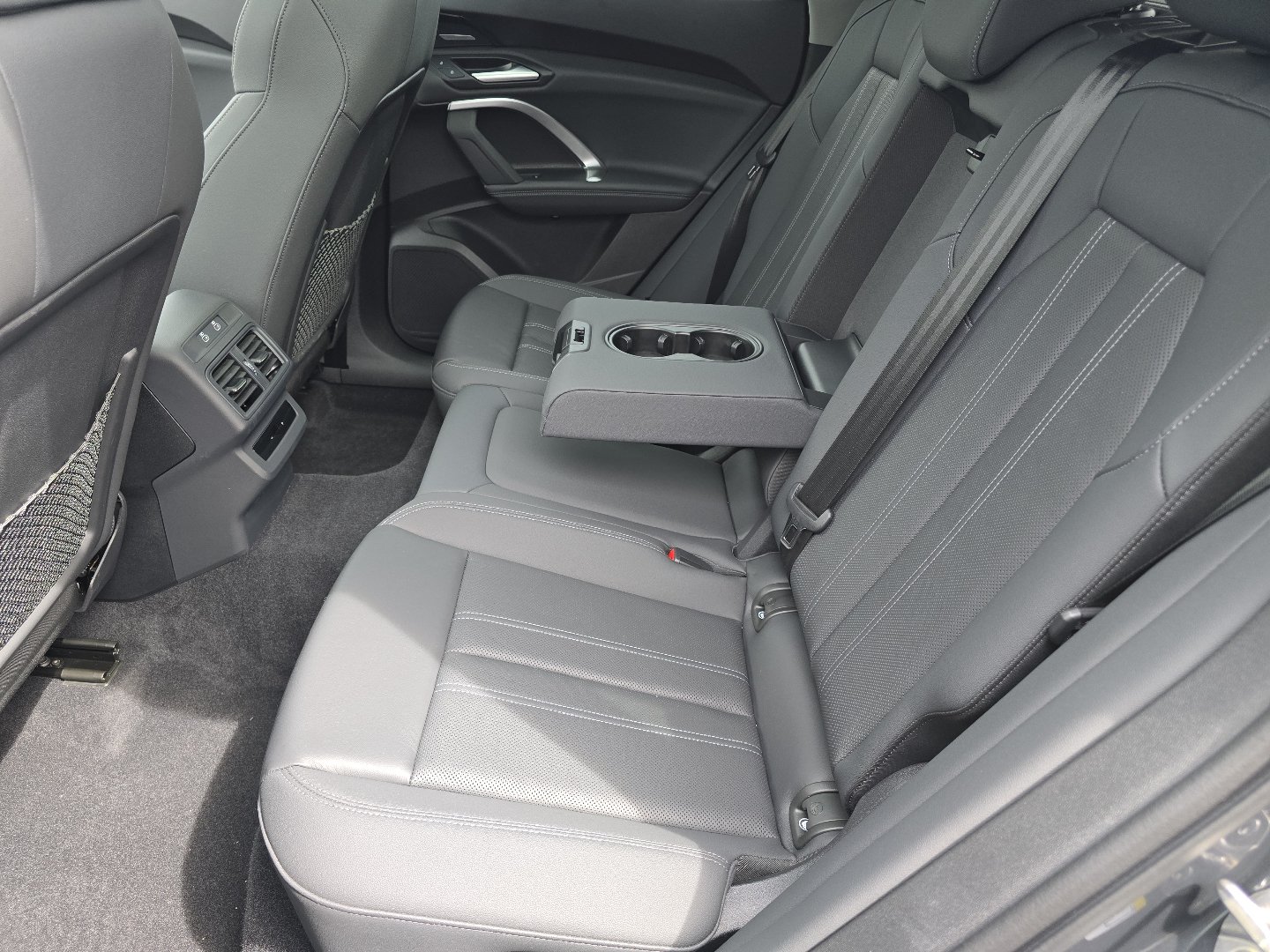 Used 2025 Audi Q5 Premium Plus w/ Premium Plus AWD/4WD image 36