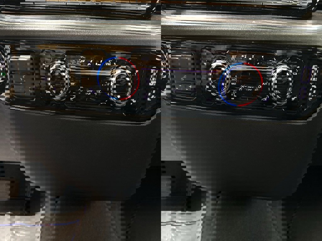 Certified 2025 GMC Sierra 1500 SLT image 31