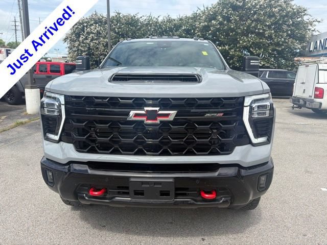 Used 2025 Chevrolet Silverado 2500 ZR2 w/ Technology Package AWD/4WD image 8