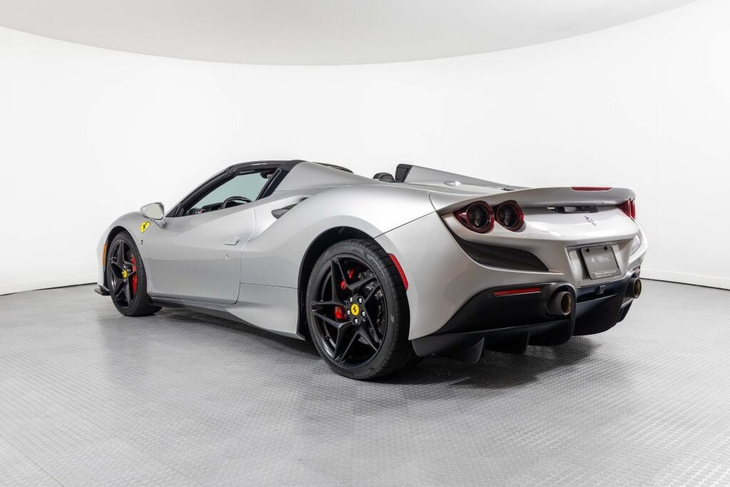 Used 2022 Ferrari F8 Tributo RWD image 9