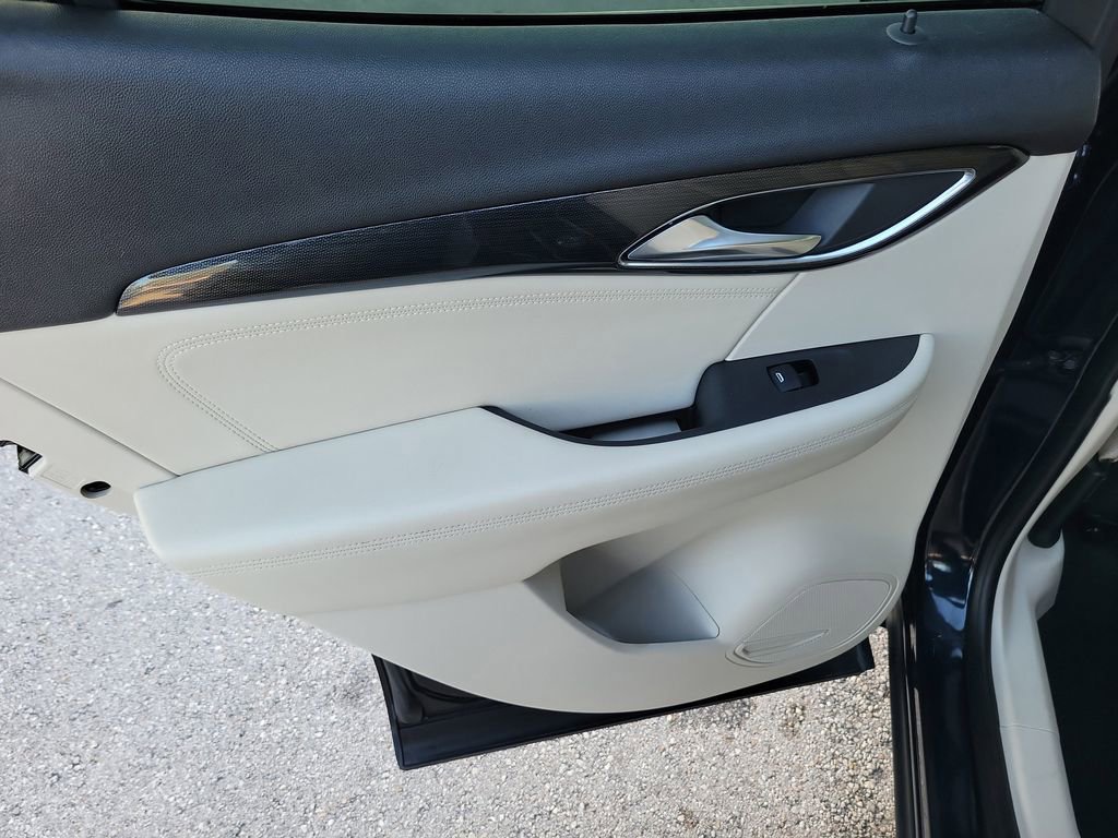 Used 2021 Buick Envision Essence w/ Technology Package I image 11