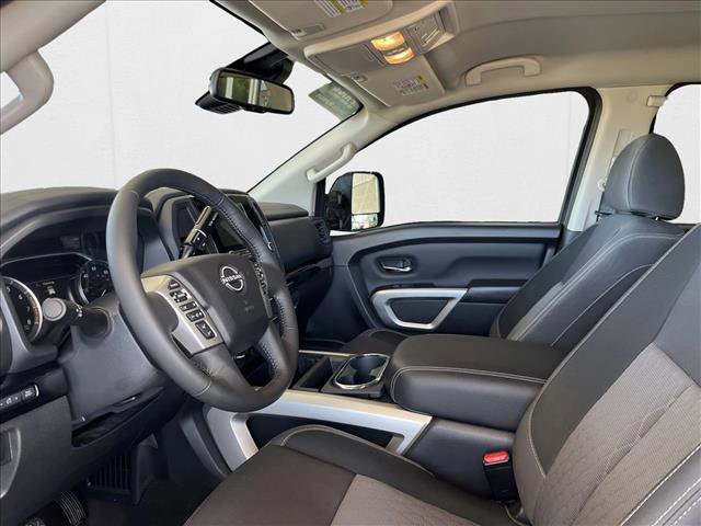 Used 2024 Nissan Titan SV w/ SV Convenience Package image 9