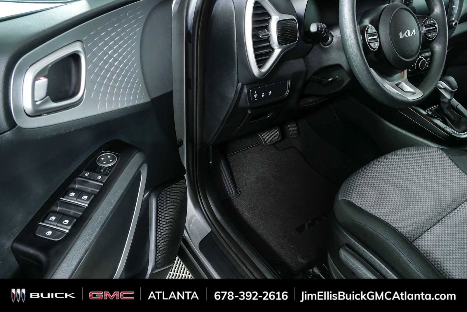 Used 2025 Kia Soul LX FWD image 7