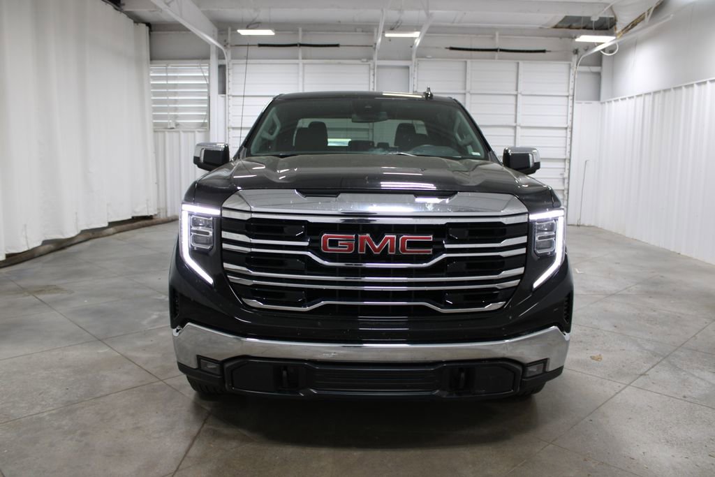 Used 2025 GMC Sierra 1500 SLT AWD/4WD image 3