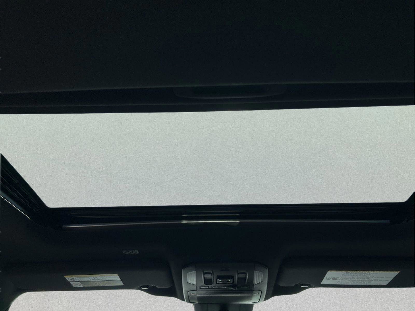 Used 2021 Toyota Highlander XSE FWD image 19