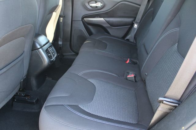 Used 2019 Jeep Cherokee Latitude w/ Popular Appearance Group image 31
