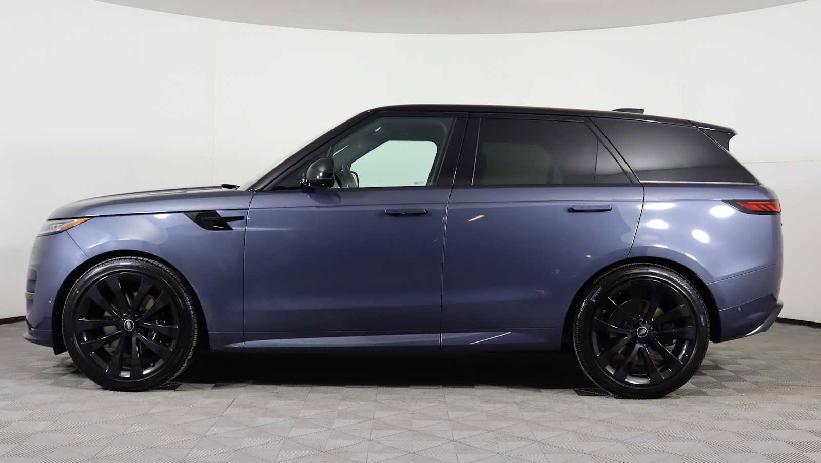 Used 2025 Land Rover Range Rover Sport Dynamic SE image 4