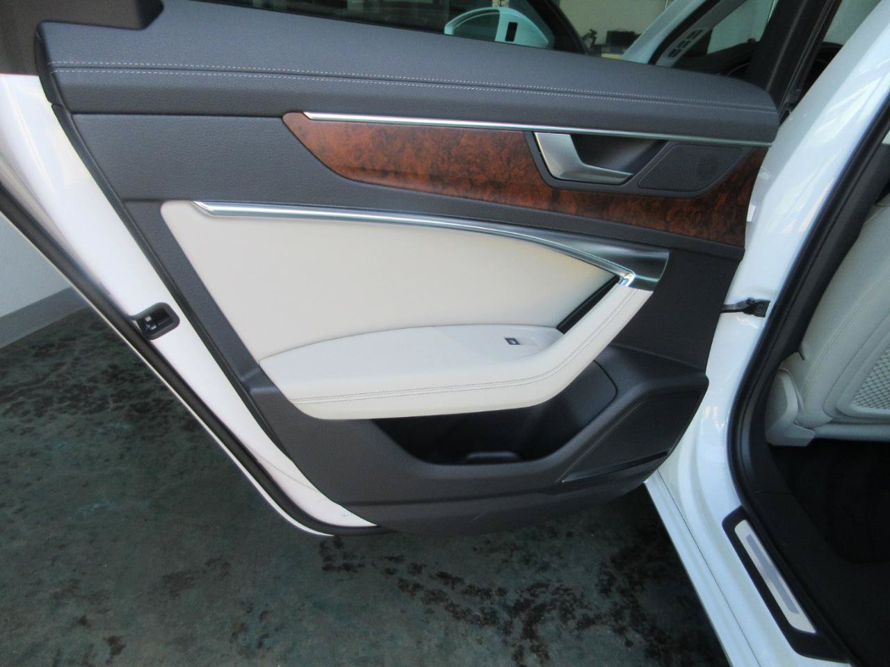 Used 2023 Audi A6 Premium Plus w/ Premium Plus Package AWD/4WD image 39