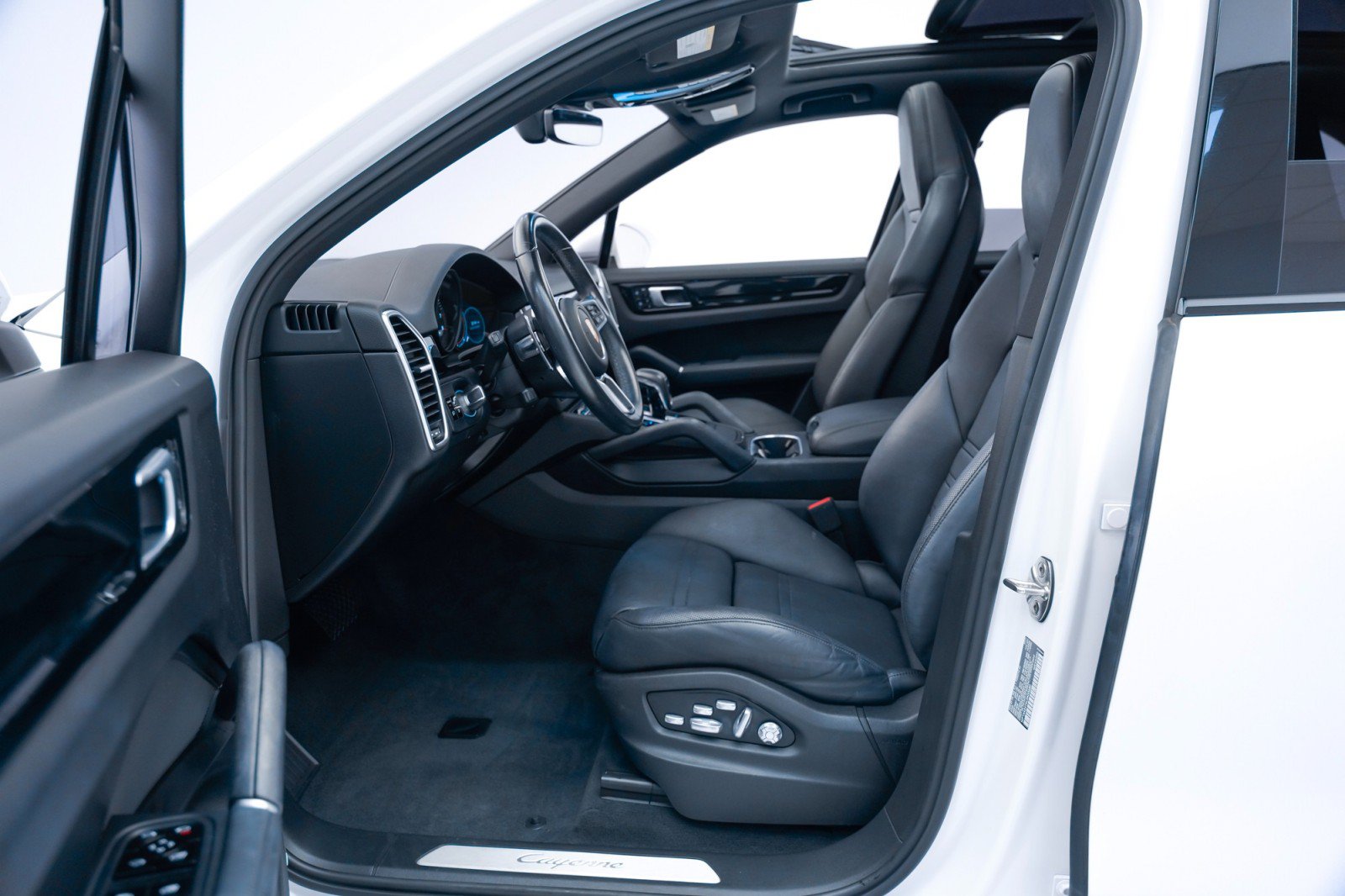 Certified 2020 Porsche Cayenne AWD/4WD image 14