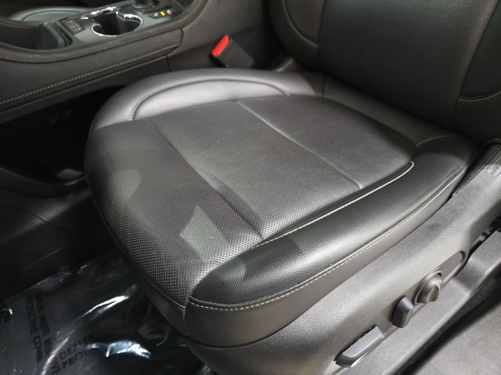 Used 2023 GMC Acadia SLT AWD/4WD image 27