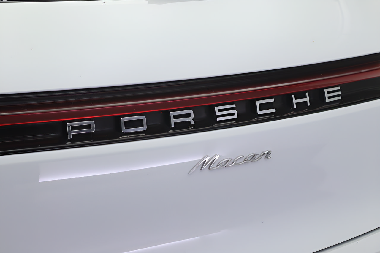 Used 2020 Porsche Macan AWD/4WD image 19